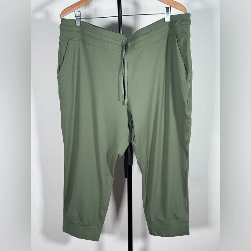 NWOT Lululemon Ready to Rulu High-Rise Jogger Crop Green Twill